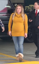 Хилари Дафф, фото 17212. Hilary Duff headed to a movie in Los Angeles, february 19, foto 17212
