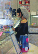  Vanessa Hudgens pictures Baskin Robbins 22 January 2009